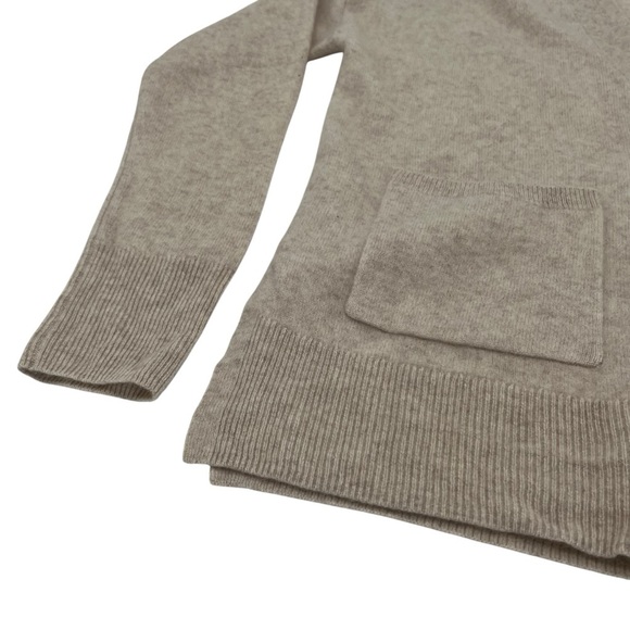 AQUA Cashmere V Neck Cardigan Sweater – Medium – Luxuriously Soft in Oatmeal - Picture 4 of 9